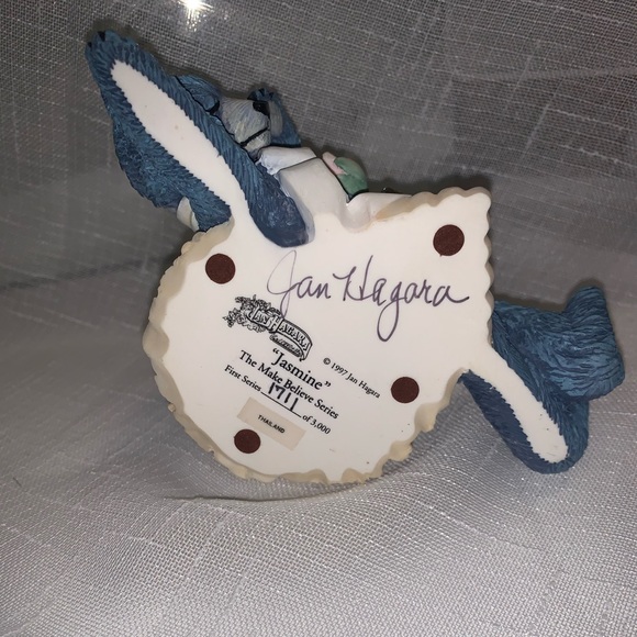 Jasmine Jan Hagara - Picture 2 of 3